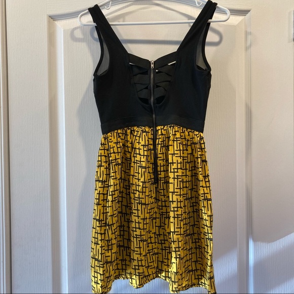 Material Girl Yellow pattern bustier top stretch dress Size S - Picture 2 of 4